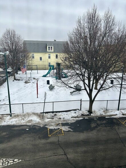 Parking & Playground - 10 Devon Ter