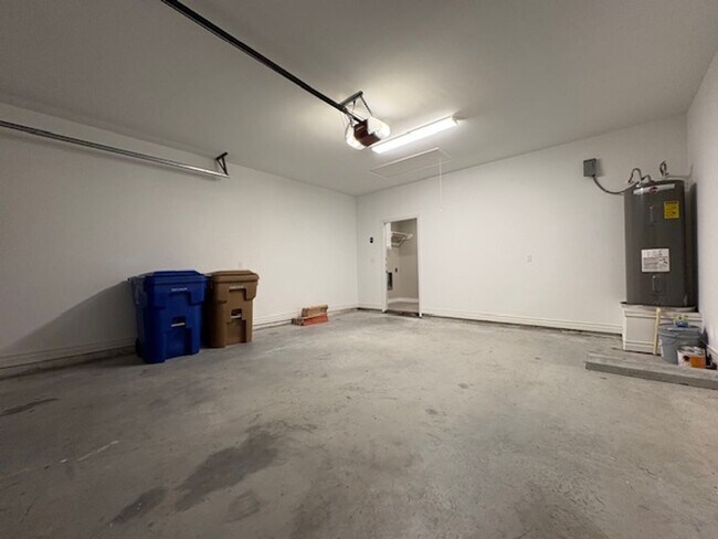 Building Photo - DCR602