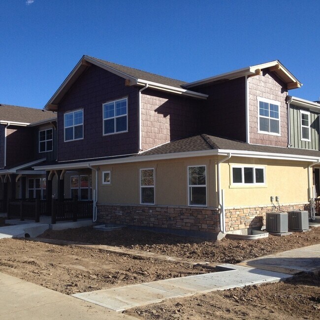 Building Photo - 3 Bedroom / 2.5 Bath Condo with 1 car attached garage in Fossil Lake Subdivision in Fort Collins, CO