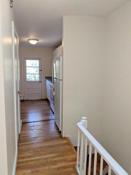 Building Photo - 2 Evergreen Sq