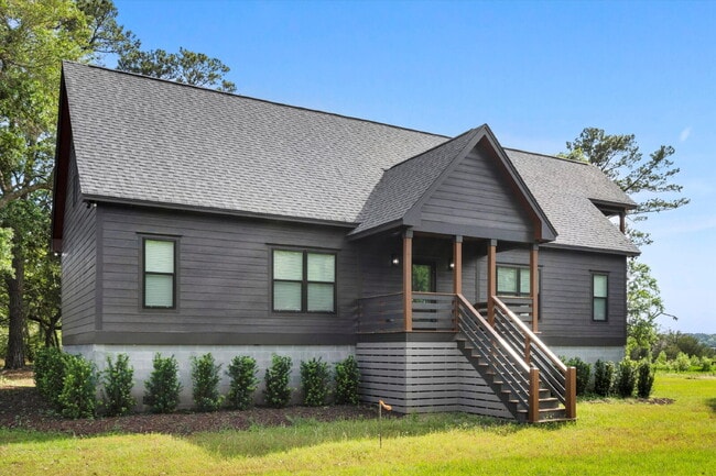 Building Photo - "Spacious 4-Bed Oasis with Guest Suite on Johns Island - Your Dream Home Awaits!"