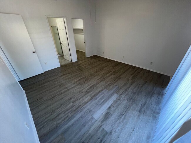 Building Photo - 1251 S Meadow Ln