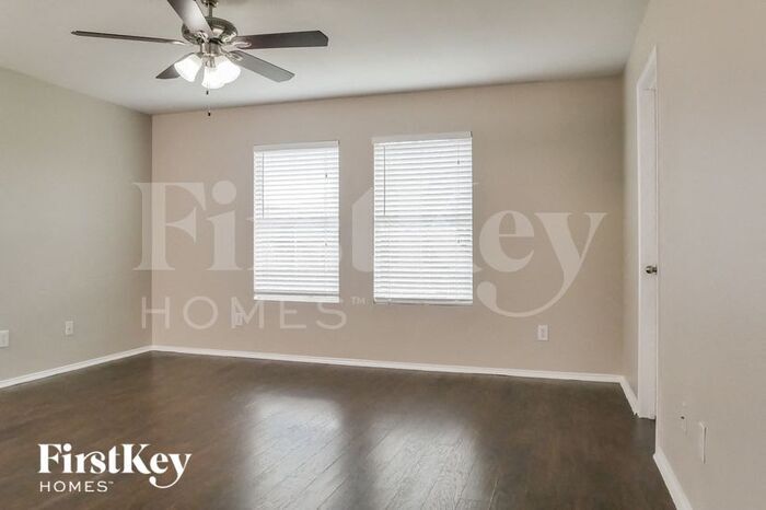 Building Photo - 112 Mill St