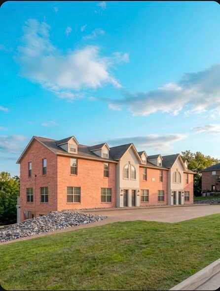 Building Photo - 1607 Meadow Spring Dr