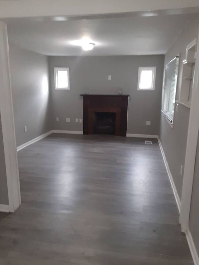 Building Photo - Welcome to 1161 Lincoln! 2 bedrooms & 1.5 bths