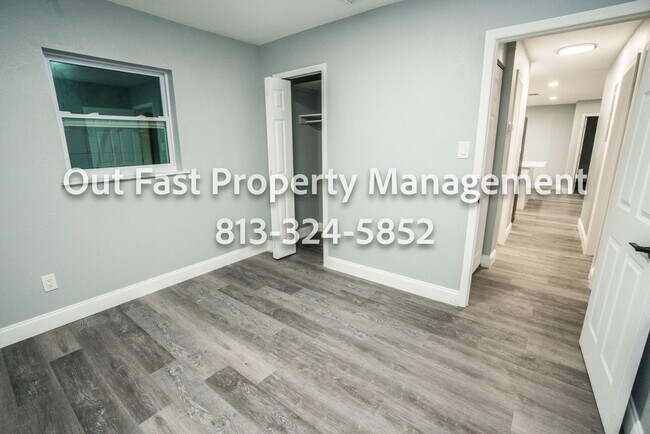 Building Photo - Bright Corner-Lot Home Near Bayshore and City Conveniences