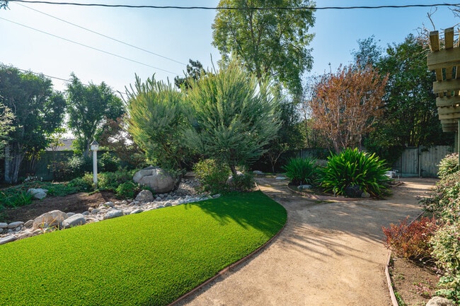 Building Photo - 1342 Skyline Dr