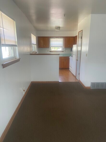 Building Photo - 4580 S 14th St