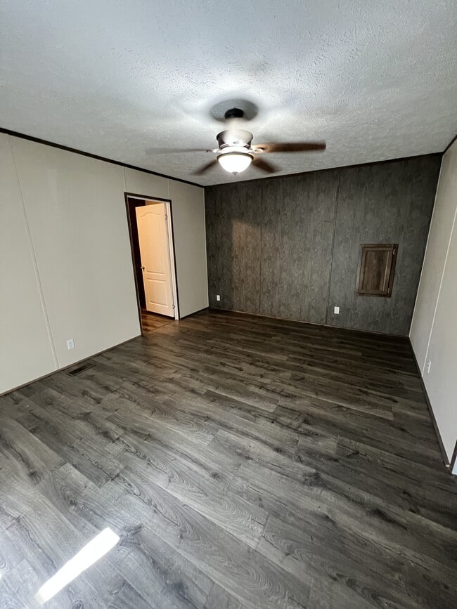 Building Photo - 1438 Mountain Valley Rd