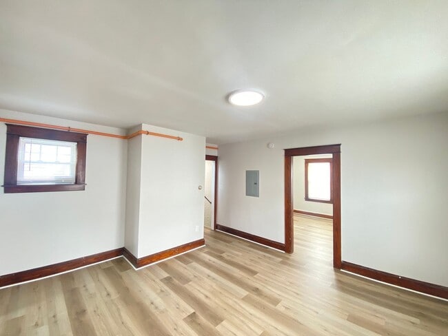 Building Photo - 125 N Main St