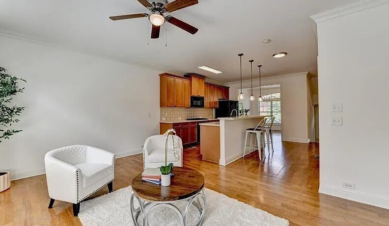 Building Photo - 10898 Gallier St