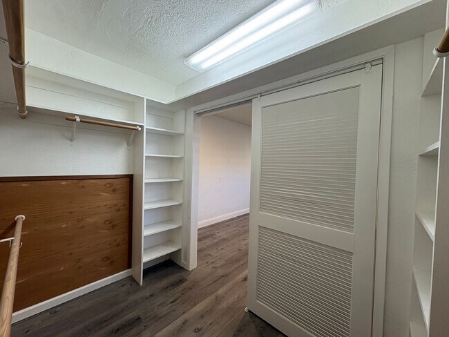 Building Photo - 341 N Garden Dr