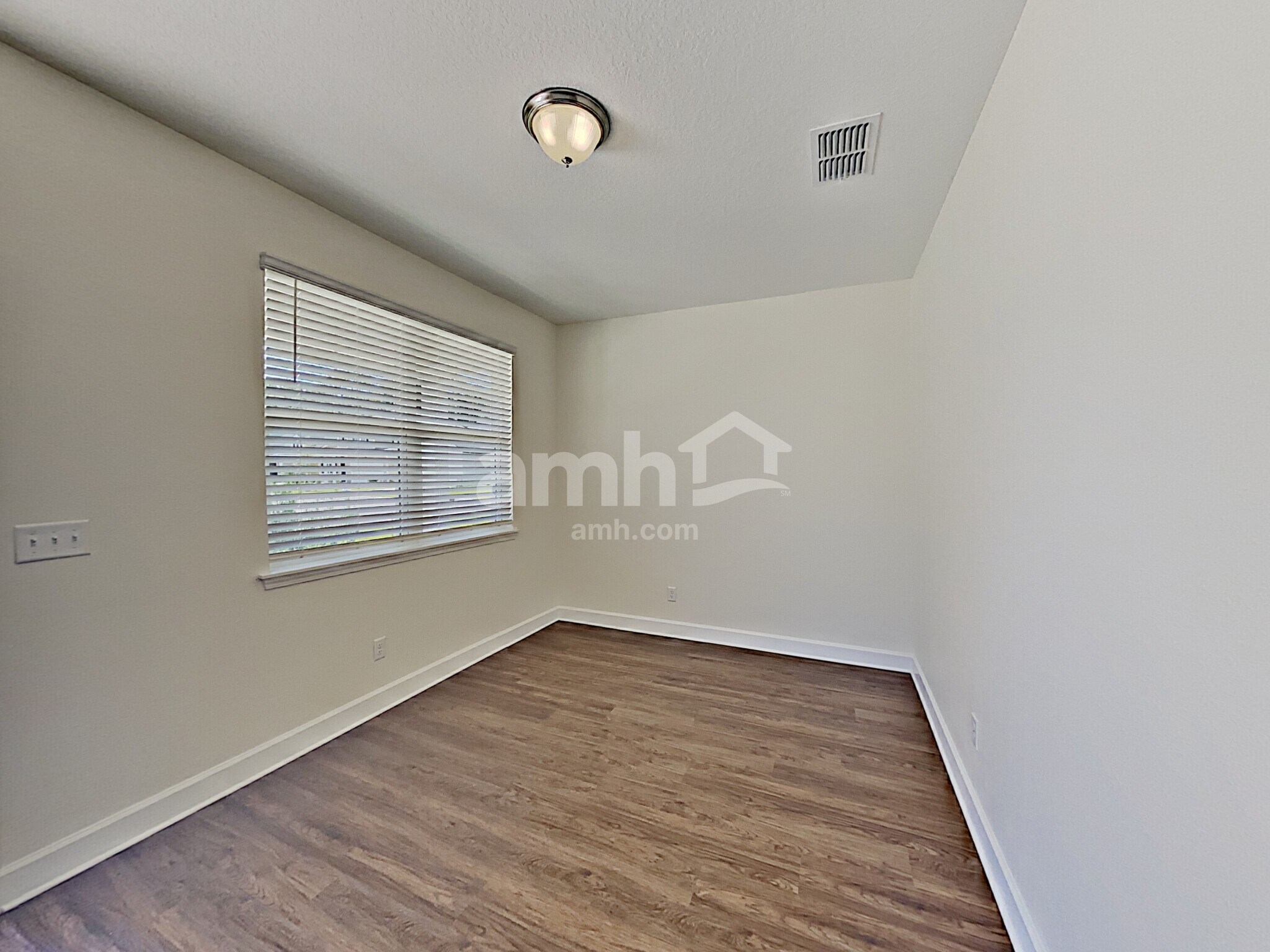 Building Photo - 3015 Creek Village Ln