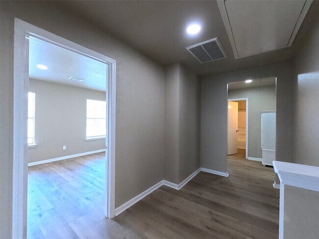 Building Photo - 17107 Westminster Village Ct