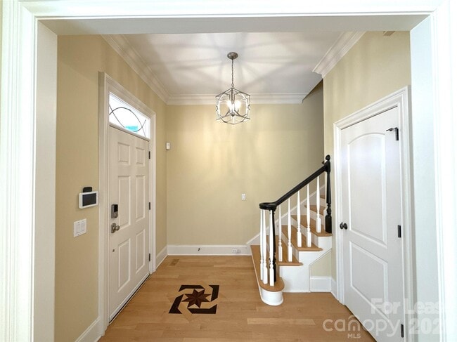 Building Photo - 1109 S Kings Dr