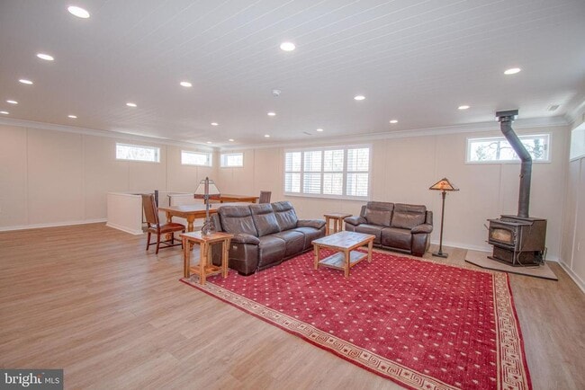 Building Photo - 7918 Bloomfield Rd