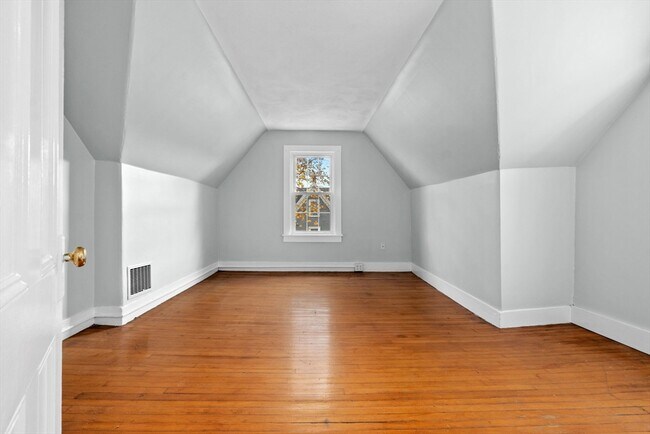 Building Photo - 23 Thorndike St