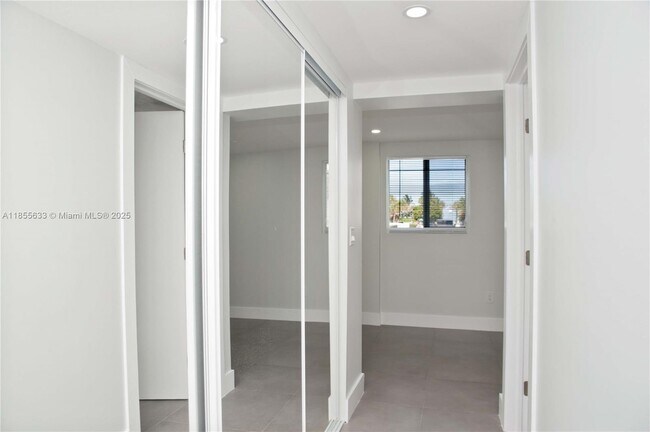 Building Photo - 4051 N Ocean Dr