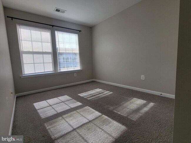 Building Photo - 216 Monticello Square