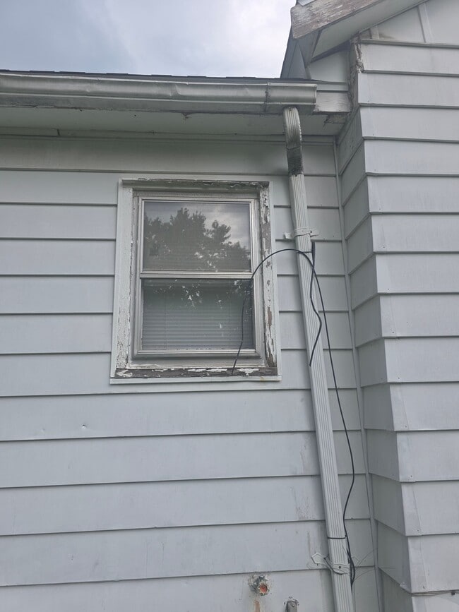 Building Photo - 1021 Maple St