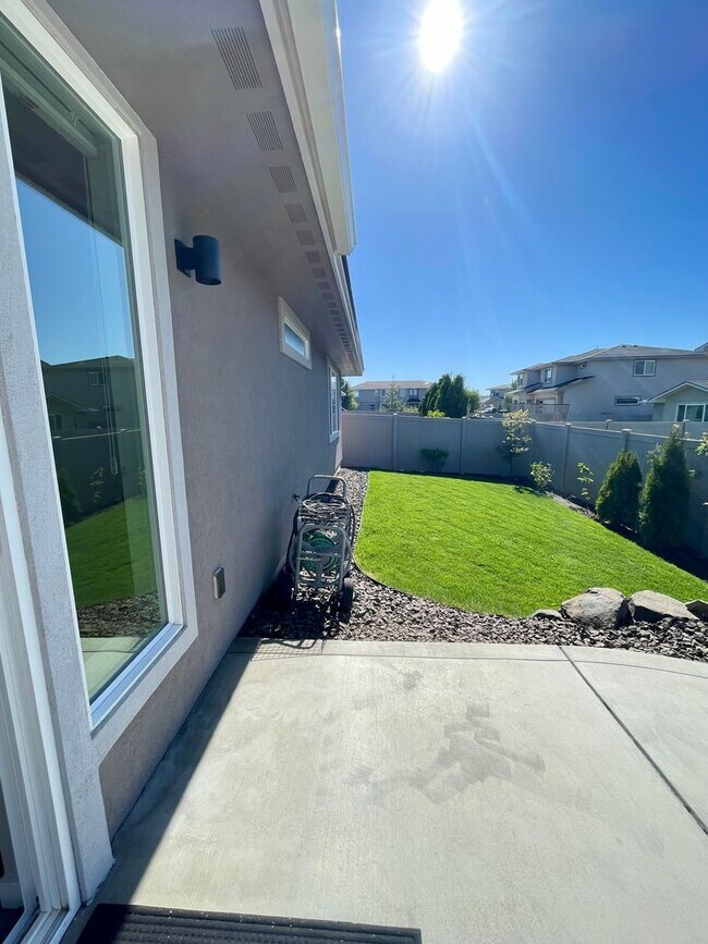 Building Photo - Flexible Living in North Ellensburg