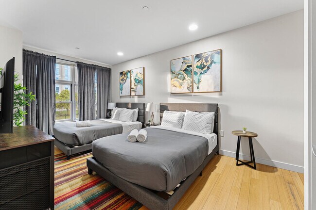 Building Photo - 601 Albany St