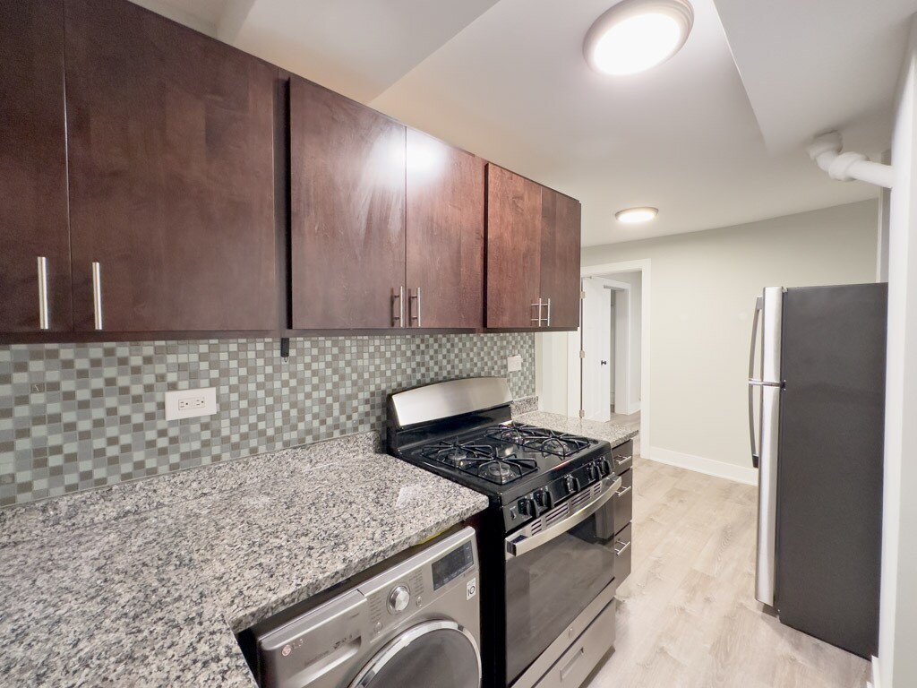Building Photo - 4432 N Wolcott Ave