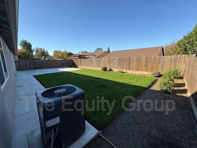 Building Photo - 2134 E Delta Ct