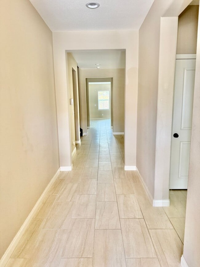 Building Photo - Executive Home in Temecula