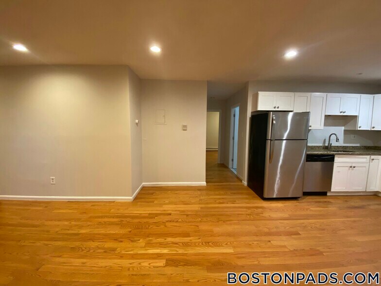 Building Photo - 33 Rockland St