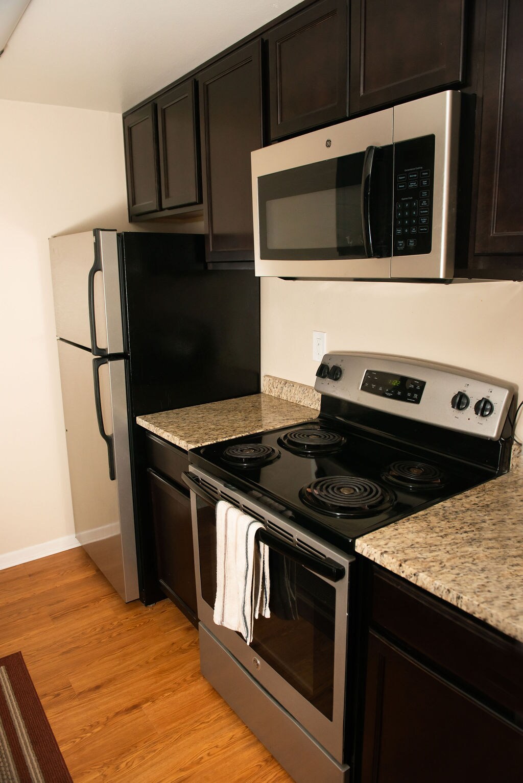 Building Photo - 534 E 7th Ave