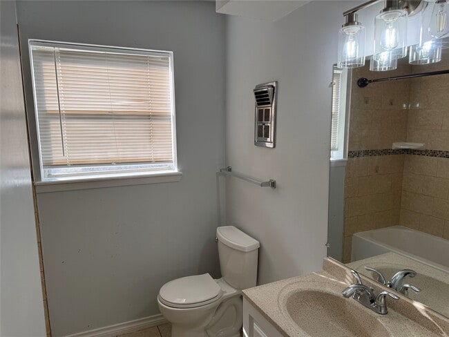 Building Photo - 1014 Robinson St