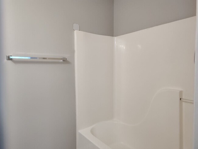 Building Photo - Move in ready Townhome in Morrison Place!