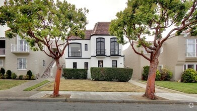 Building Photo - Lakeside 3 Bedroom / 3 Bathroom Single Fam...