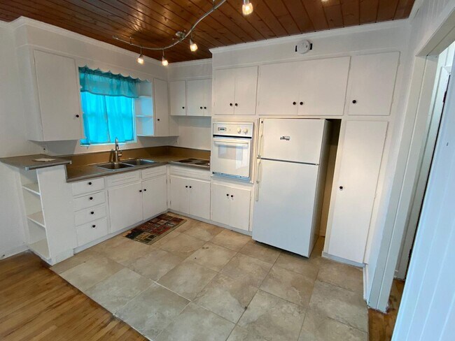 Building Photo - Sunrise Dr. Duplex