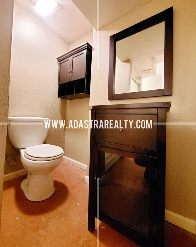 Building Photo - Beautiful Brookside Duplex-Available NOW!!