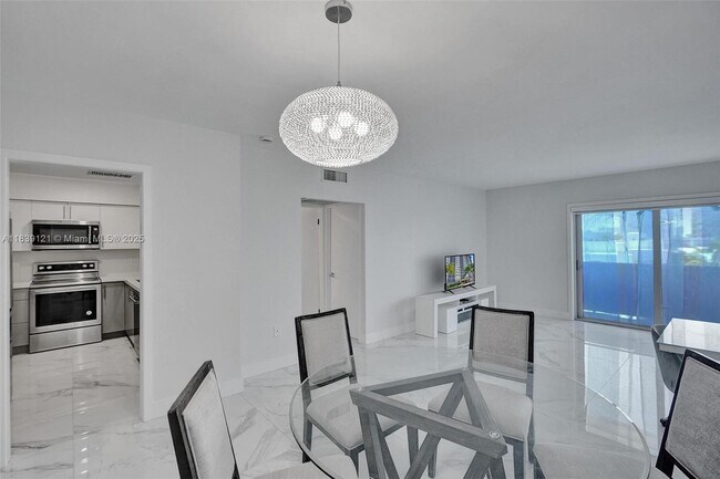 Building Photo - 400 Kings Point Dr