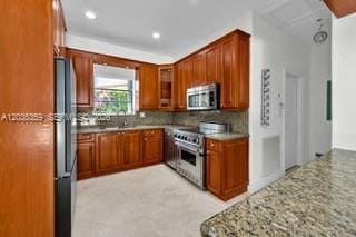 Building Photo - 712 Cremona Ave