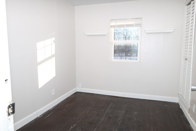 UNIT A-3 BEDROOM - 1624 Sheridan Ave