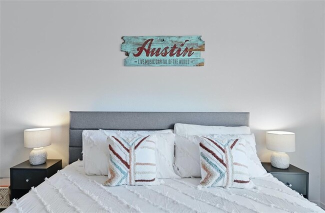 Building Photo - 115 Comanche Dr