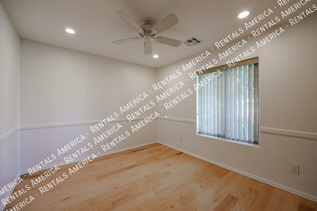 Building Photo - 10844 W Palm Ln