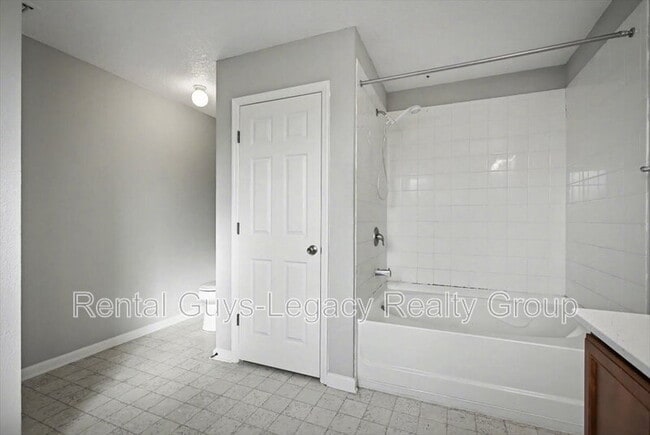 Building Photo - 5054 Oak Bend Ave