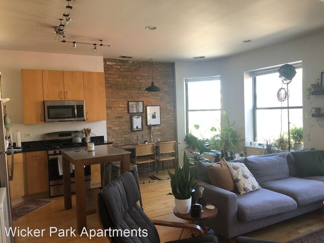 Building Photo - 1250 N Damen Ave