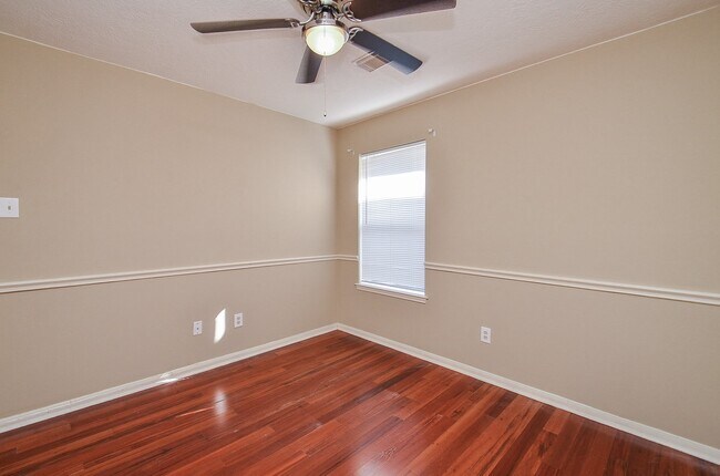 Building Photo - 20430 Drakewood Dr