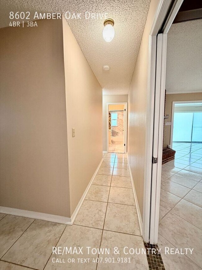 Building Photo - 8602 Amber Oak Dr