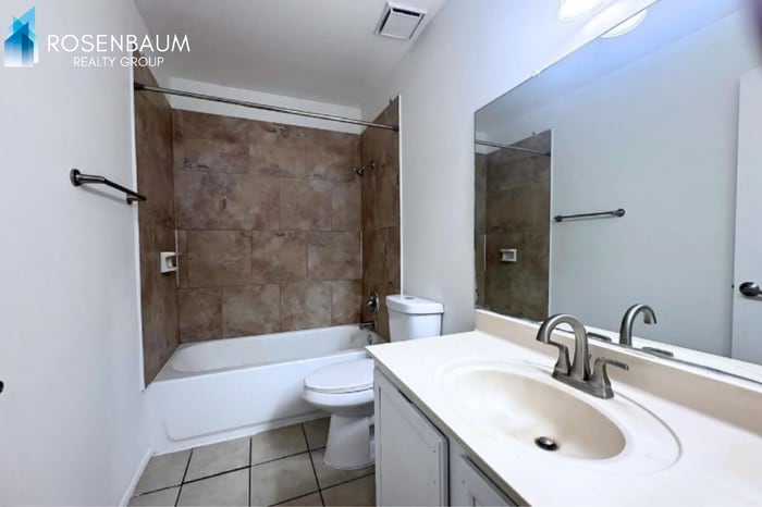 Building Photo - 725 W 1st Ave