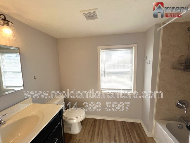 Building Photo - 3027 N 2nd St