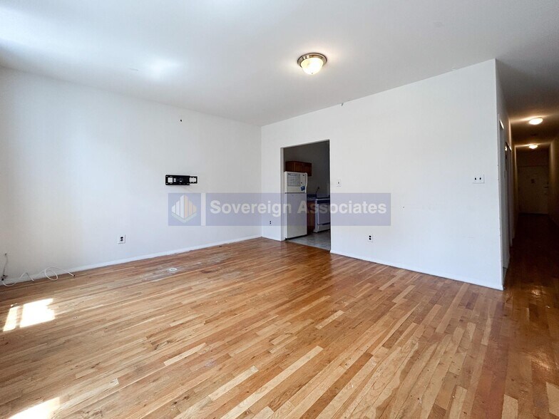 Building Photo - 243 W 116th St