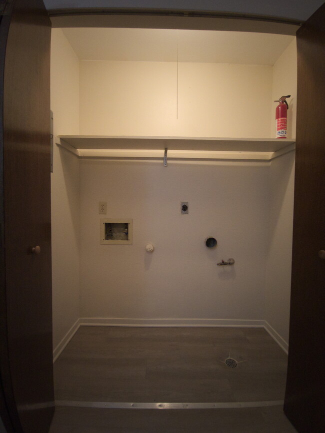 Building Photo - 327 Briarwood Dr
