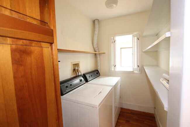 laundry rm - 5 Manning St